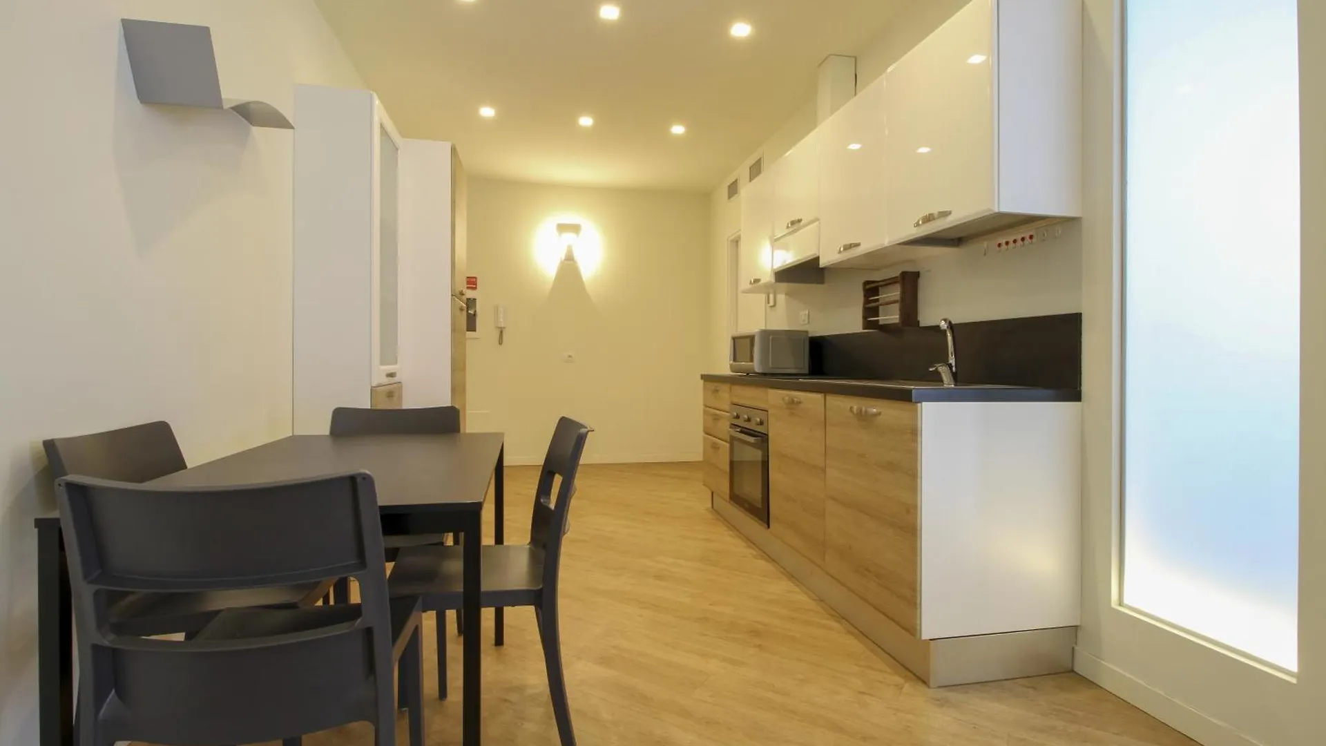 La Cordata Accommodation - Martinelli 55 - Mono 7 Rho 0*,  İtalya